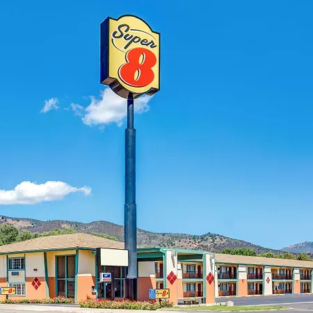 Super 8 By Wyndham Yreka Hotel